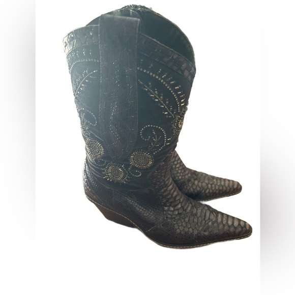 Donald J. Pliner Country Couture Heeled Boots with Intricate Embroidery - Picture 1 of 4